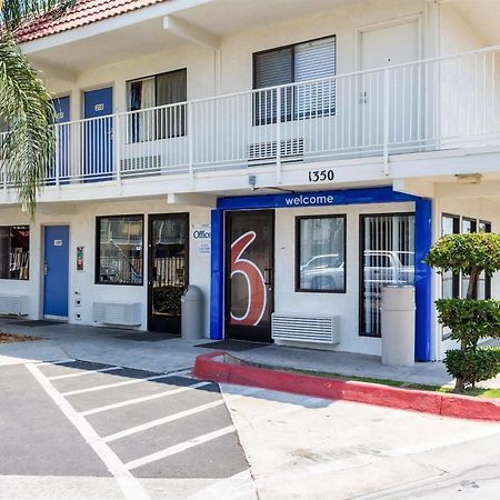 Motel 6-Bakersfield, Ca - Convention Center エクステリア 写真