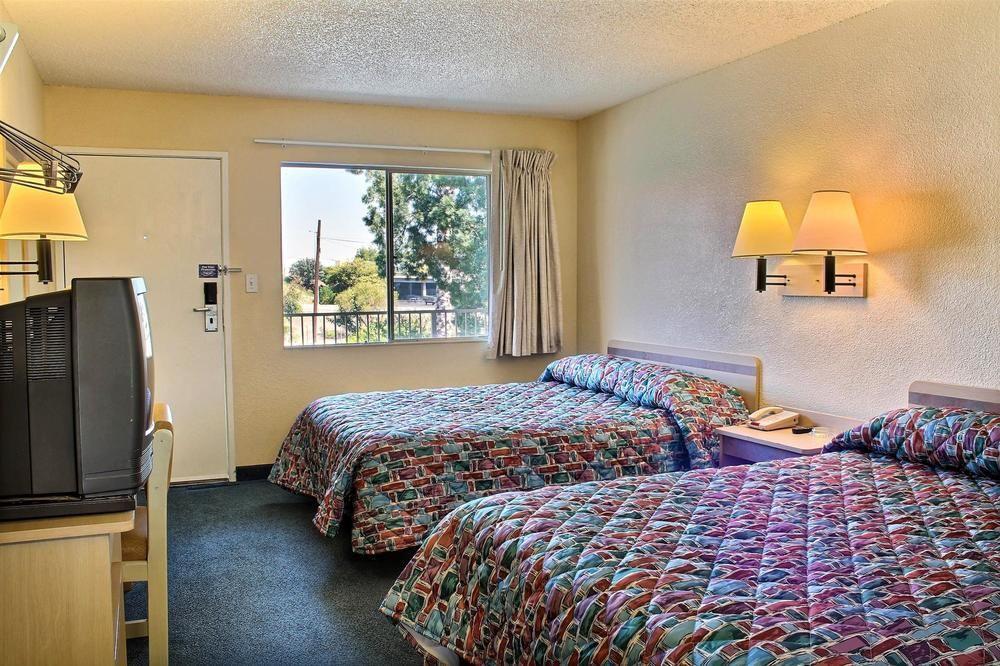 Motel 6-Bakersfield, Ca - Convention Center エクステリア 写真