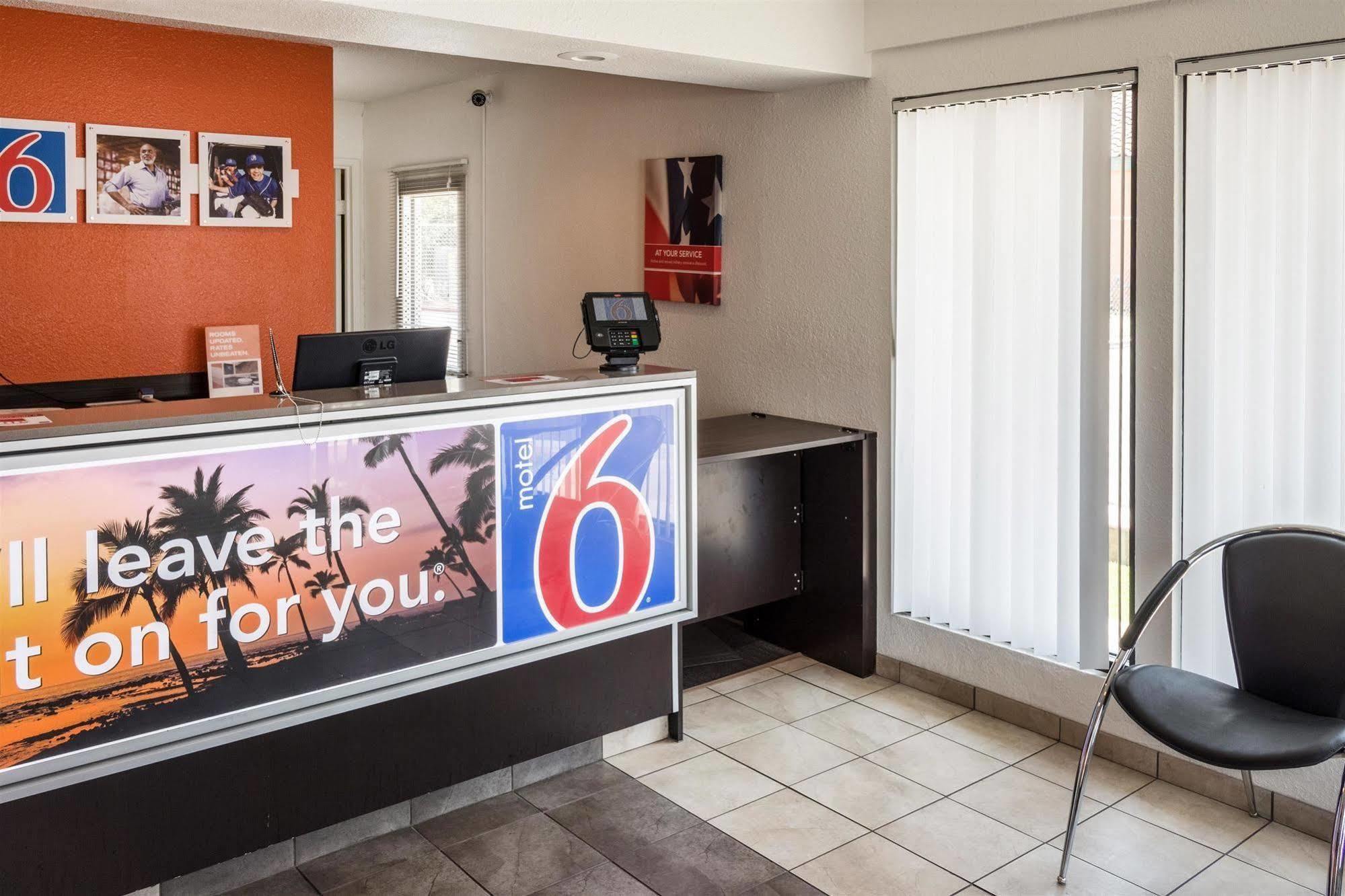 Motel 6-Bakersfield, Ca - Convention Center エクステリア 写真