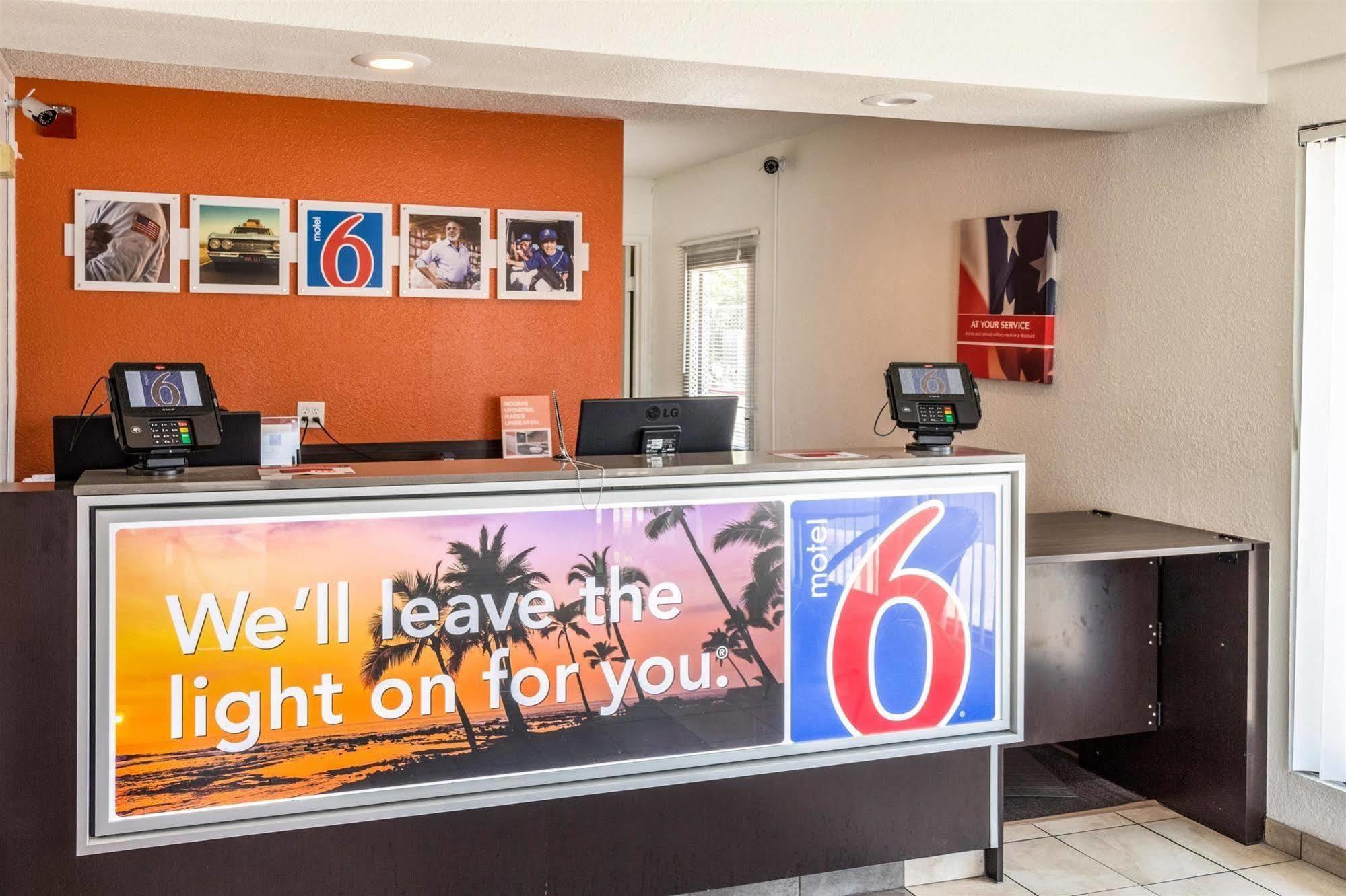 Motel 6-Bakersfield, Ca - Convention Center エクステリア 写真