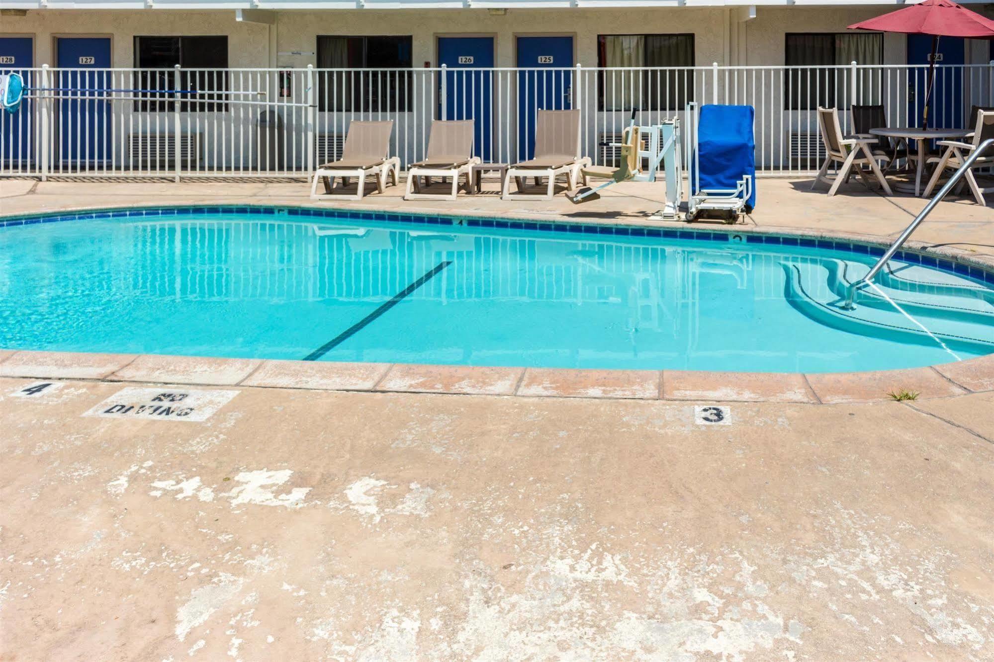 Motel 6-Bakersfield, Ca - Convention Center エクステリア 写真