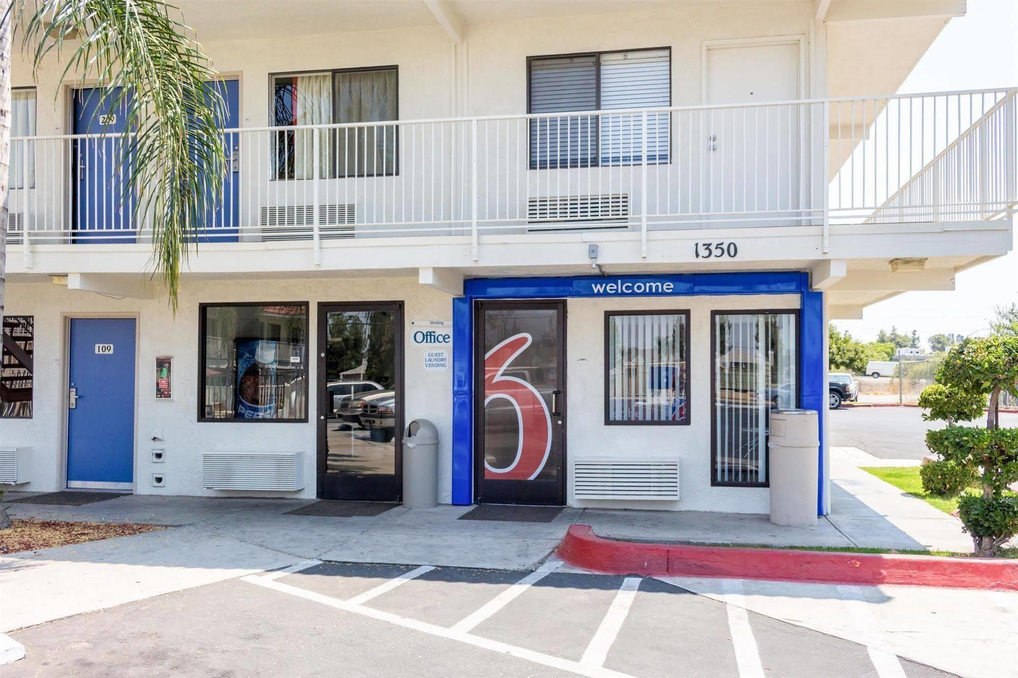 Motel 6-Bakersfield, Ca - Convention Center エクステリア 写真