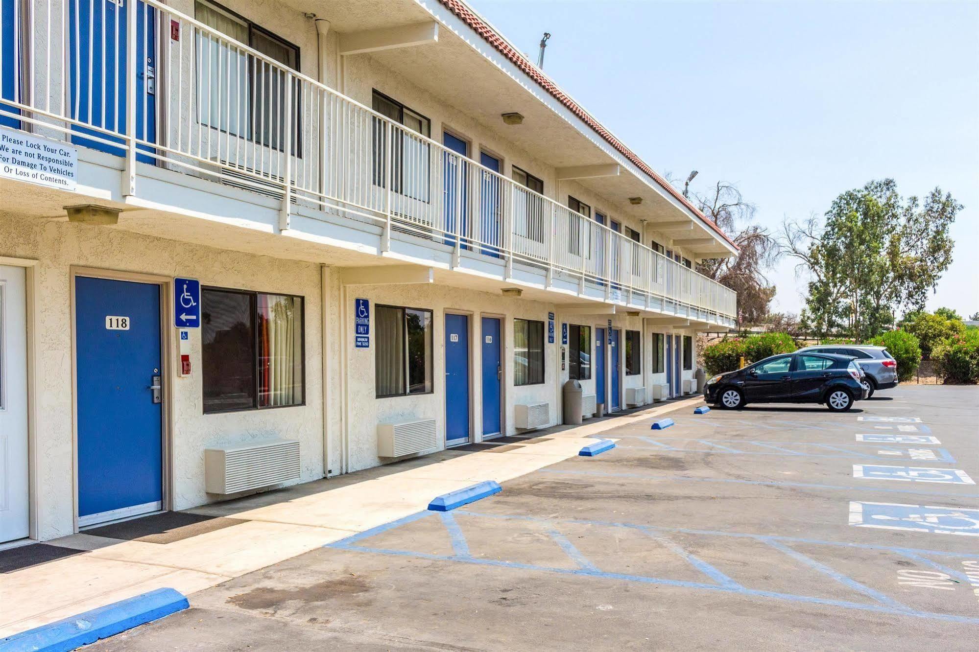 Motel 6-Bakersfield, Ca - Convention Center エクステリア 写真